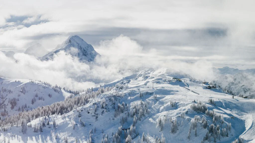 🚕 Taxi Alps Flachau - Wintersportparadies: Skifahren und Snowboarden für die ganze Familie.